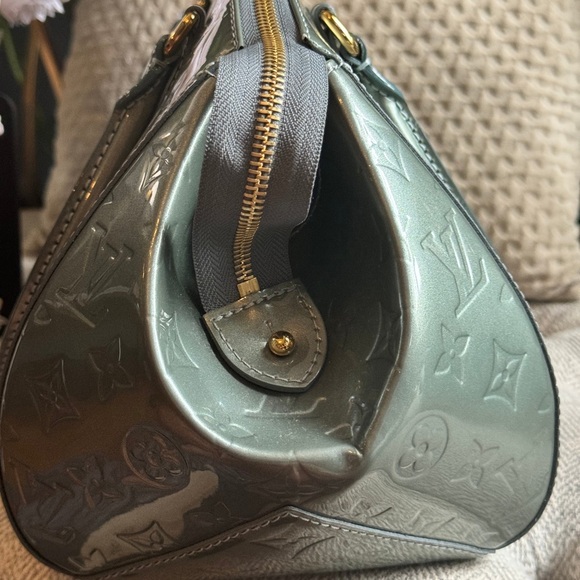 Louis Vuitton Sherwood GM in Gorgeous Givre Vernis - Picture 7 of 17